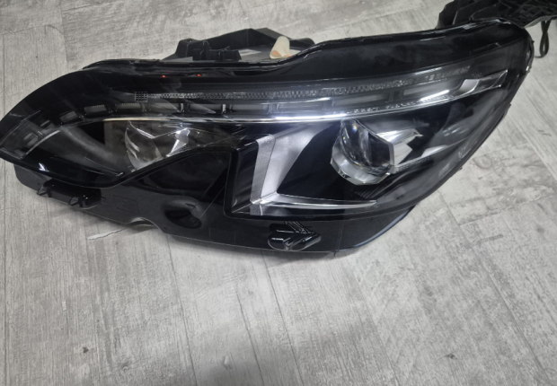 Peugeot 3008/5008 II Phare Avant Gauche 1674017680